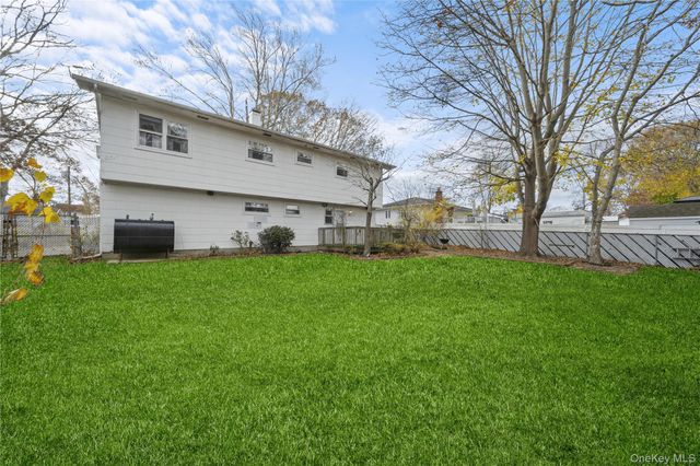 21 Lama Drive, Shirley, NY 11967