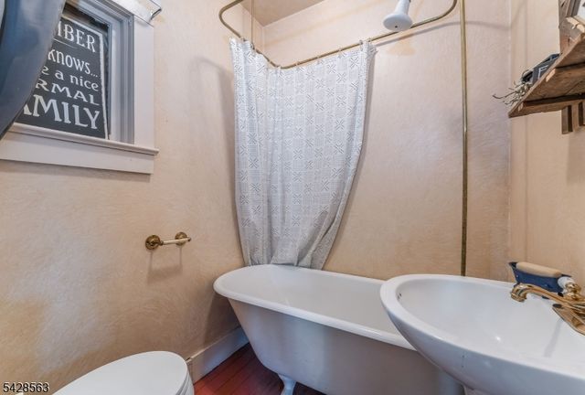 33 Mt Lebanon Rd, Lebanon Twp., NJ 07865