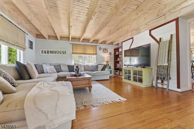 33 Mt Lebanon Rd, Lebanon Twp., NJ 07865