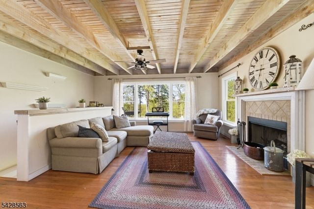 33 Mt Lebanon Rd, Lebanon Twp., NJ 07865