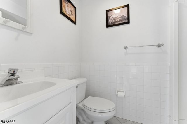 33 Mt Lebanon Rd, Lebanon Twp., NJ 07865