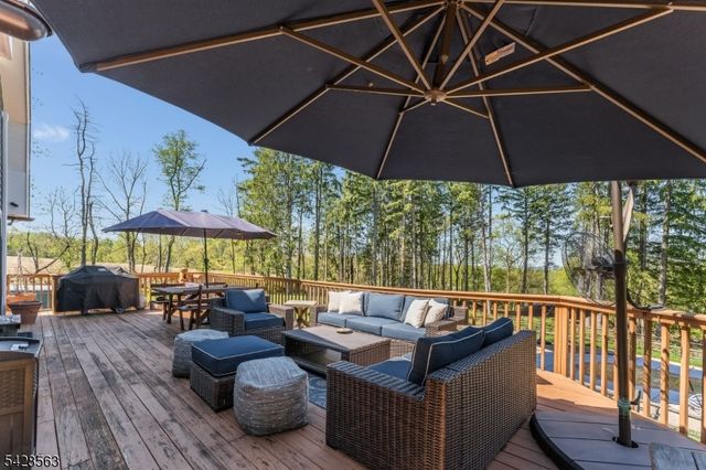 33 Mt Lebanon Rd, Lebanon Twp., NJ 07865