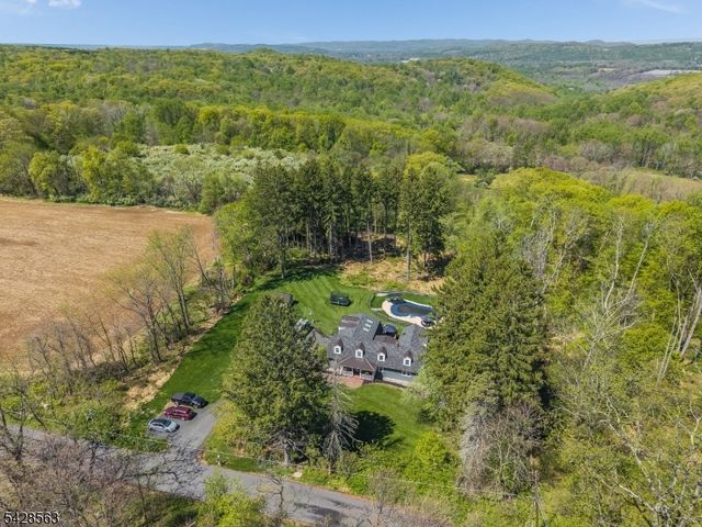 33 Mt Lebanon Rd, Lebanon Twp., NJ 07865