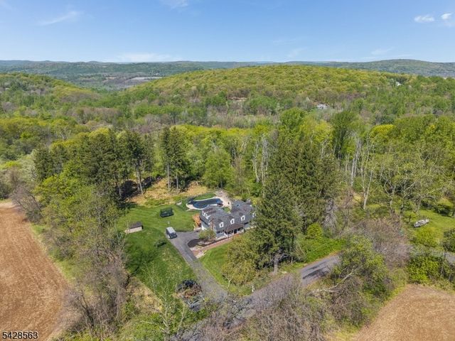 33 Mt Lebanon Rd, Lebanon Twp., NJ 07865