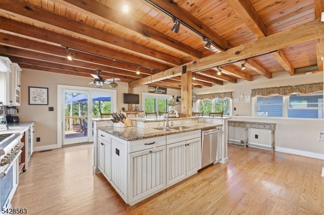 33 Mt Lebanon Rd, Lebanon Twp., NJ 07865