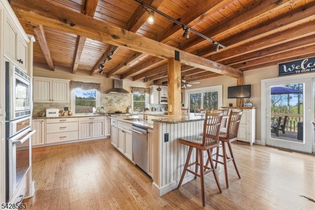 33 Mt Lebanon Rd, Lebanon Twp., NJ 07865