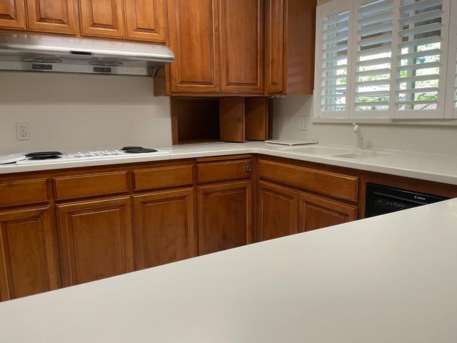 61 Saratoga Cir, Sacramento, CA 95864