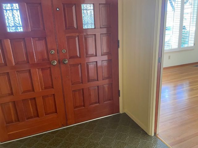 61 Saratoga Cir, Sacramento, CA 95864