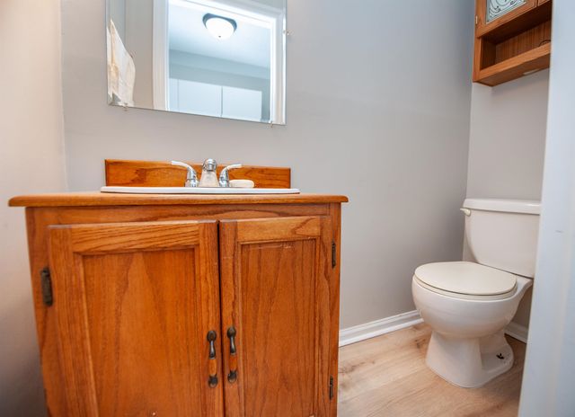 220 Fairhill Dr, Wellford, SC 29385