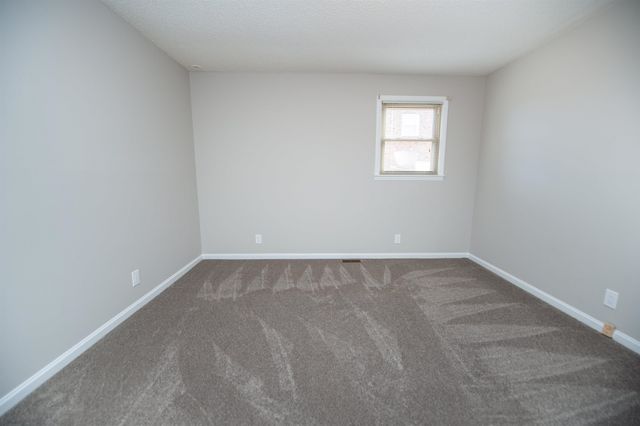 220 Fairhill Dr, Wellford, SC 29385