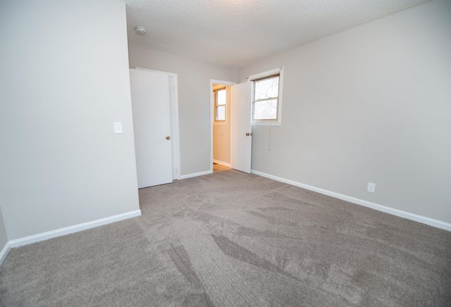 220 Fairhill Dr, Wellford, SC 29385