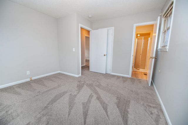 220 Fairhill Dr, Wellford, SC 29385