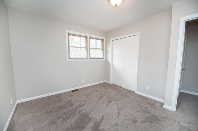 220 Fairhill Dr, Wellford, SC 29385