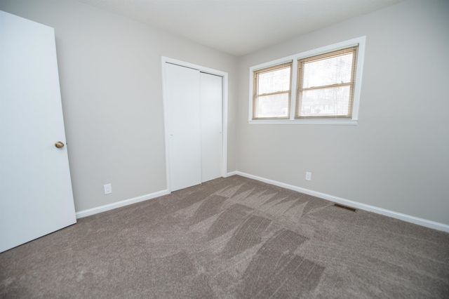 220 Fairhill Dr, Wellford, SC 29385