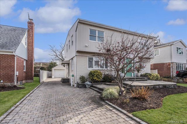 175 Primrose Drive, North New Hyde Park, NY 11040