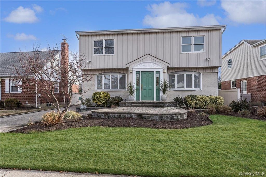 175 Primrose Drive, North New Hyde Park, NY 11040