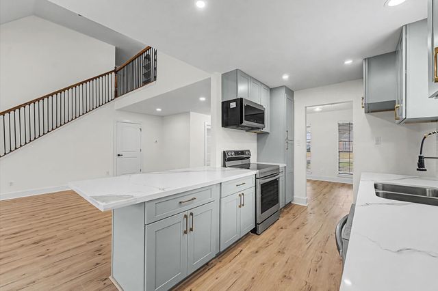 2114 Millhouse Rd, Houston, TX 77073