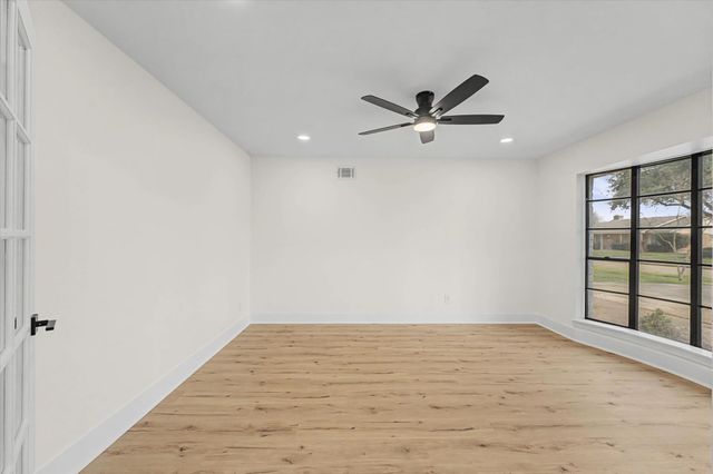 2114 Millhouse Rd, Houston, TX 77073