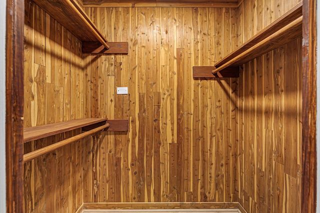 2114 Millhouse Rd, Houston, TX 77073