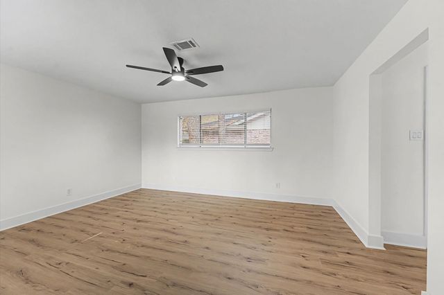 2114 Millhouse Rd, Houston, TX 77073