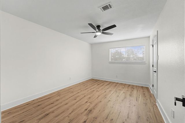 2114 Millhouse Rd, Houston, TX 77073