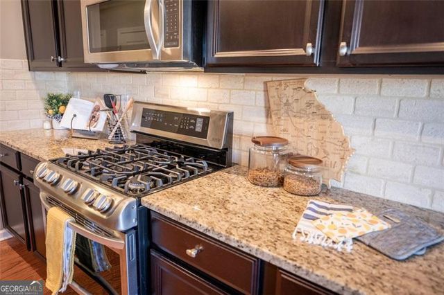 1206 Lake Point Way, Suwanee, GA 30024