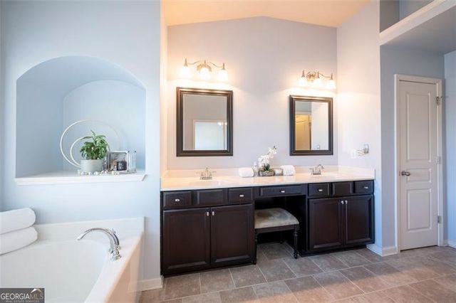 1206 Lake Point Way, Suwanee, GA 30024