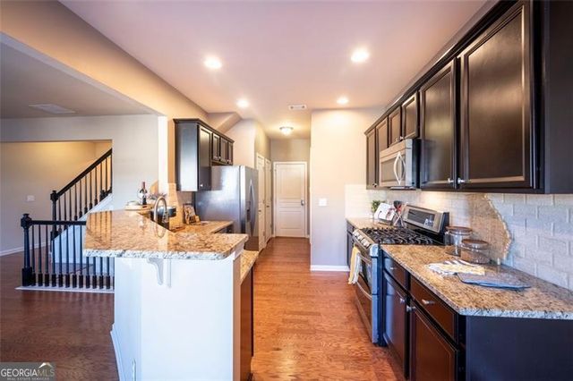 1206 Lake Point Way, Suwanee, GA 30024