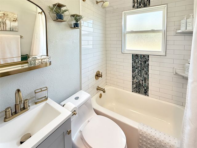 6601 Six J Court, Granbury, TX 76049