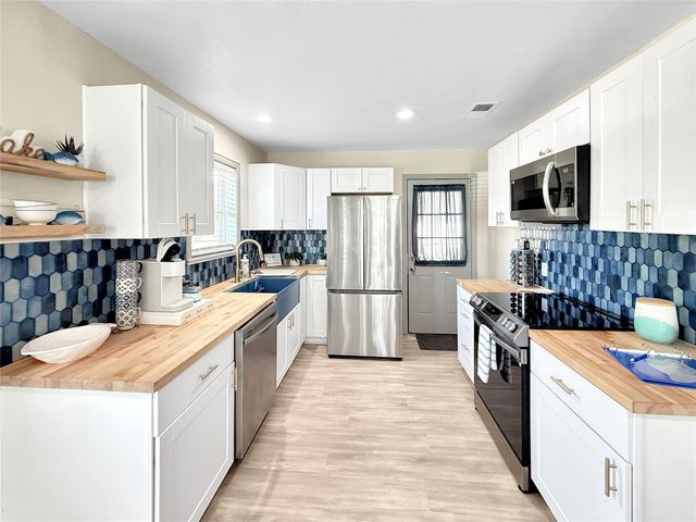 6601 Six J Court, Granbury, TX 76049