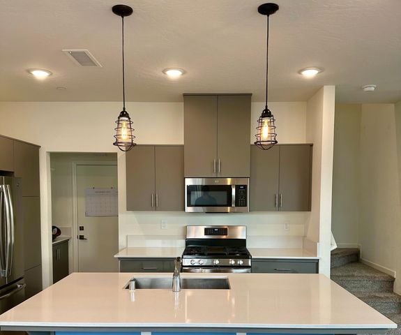 1921 Kelly Lane, Clovis, CA 93611