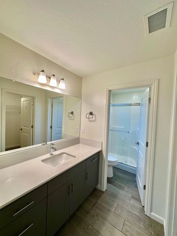 1921 Kelly Lane, Clovis, CA 93611