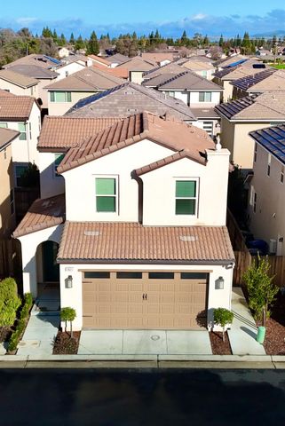 1921 Kelly Lane, Clovis, CA 93611