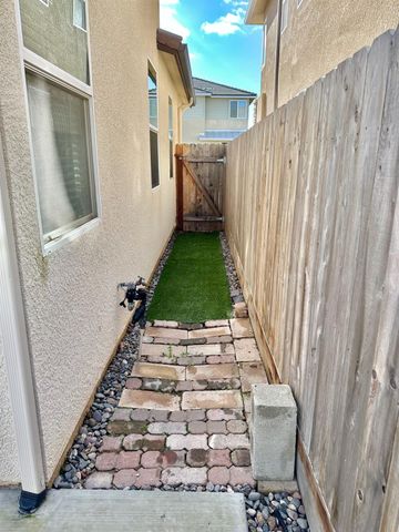 1921 Kelly Lane, Clovis, CA 93611