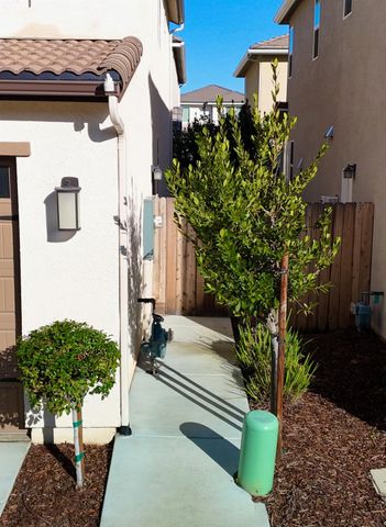 1921 Kelly Lane, Clovis, CA 93611