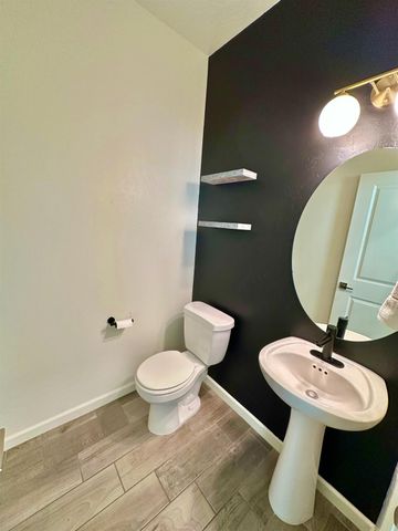 1921 Kelly Lane, Clovis, CA 93611