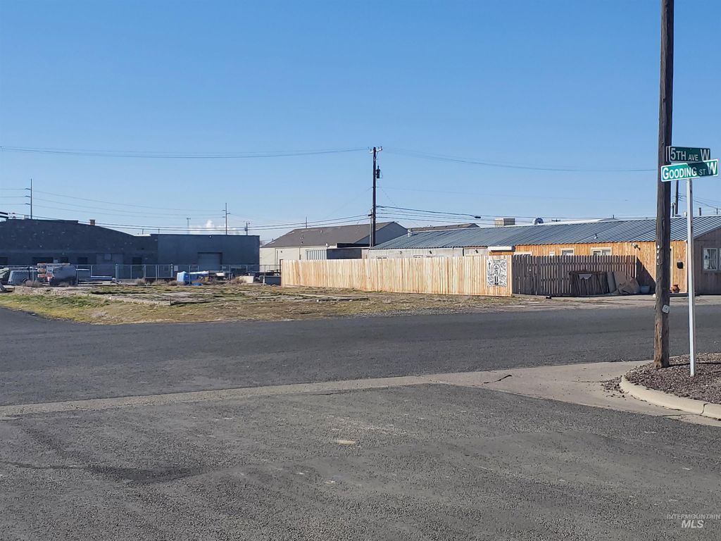 205 5th Ave W, Twin Falls, ID 83301
