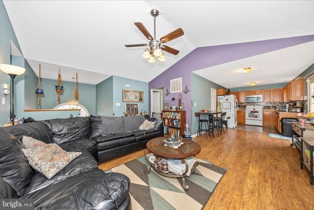 69 DINALI DR, Martinsburg, WV 25403