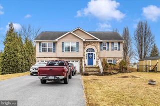 69 DINALI DR, Martinsburg, WV 25403