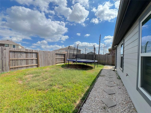 7111 Escondido Drive, Rosharon, TX 77583