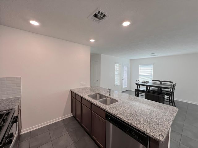 7111 Escondido Drive, Rosharon, TX 77583