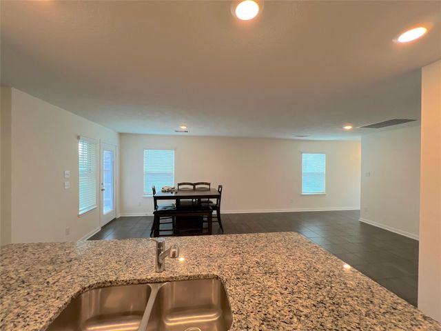 7111 Escondido Drive, Rosharon, TX 77583