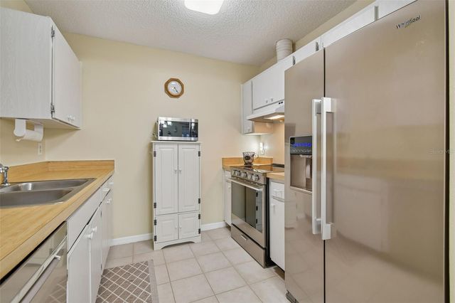 2211 GRENADIER DRIVE 140, Sun City Center, FL 33573