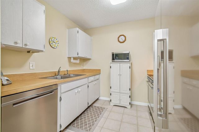 2211 GRENADIER DRIVE 140, Sun City Center, FL 33573