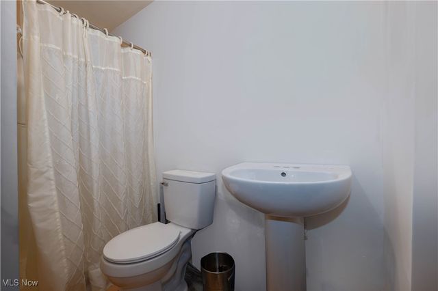 3077 Fair Oaks Drive, Norton, OH 44203