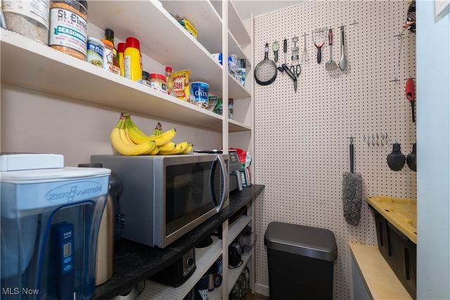 3077 Fair Oaks Drive, Norton, OH 44203