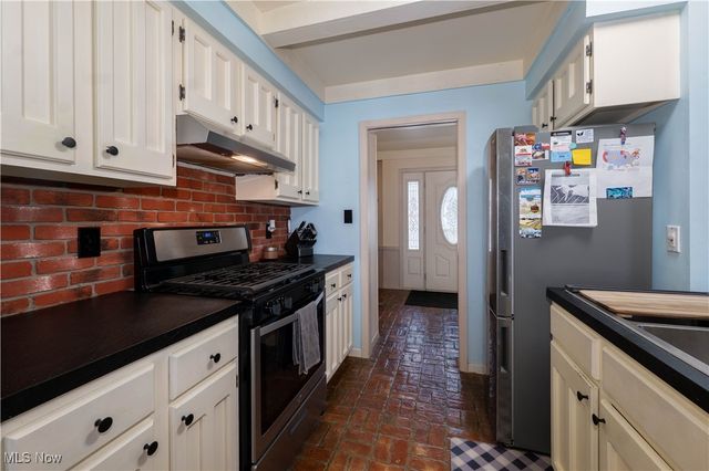 3077 Fair Oaks Drive, Norton, OH 44203