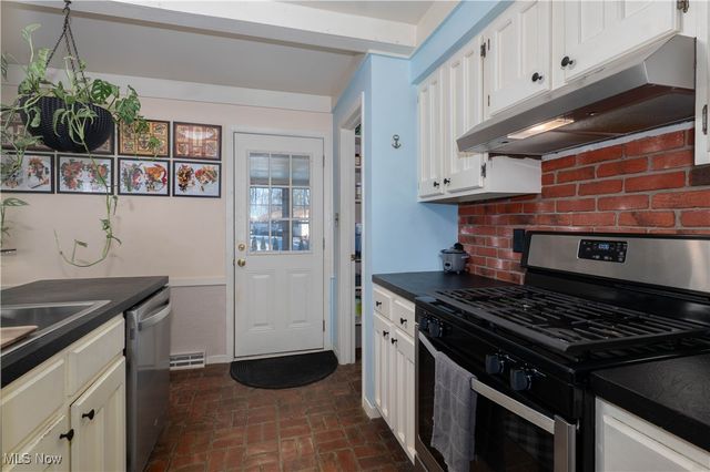 3077 Fair Oaks Drive, Norton, OH 44203