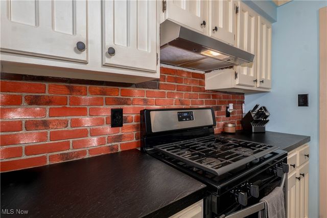 3077 Fair Oaks Drive, Norton, OH 44203