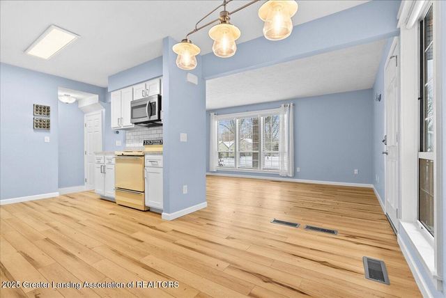 2901 Staten 14, Lansing, MI 48910